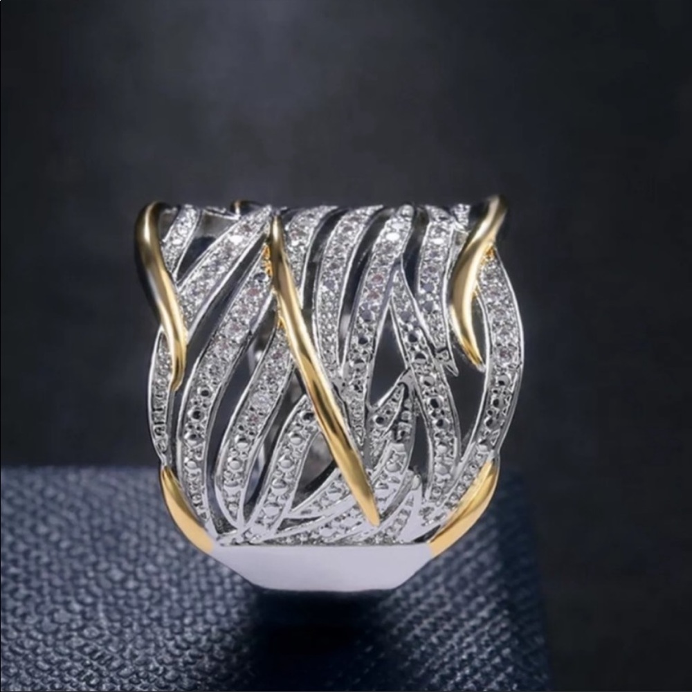💍TWO TONE 925 STERLING SILVER DIAMOND HALO RING, CUTE RING, SHINY RING. - Picture 5 of 6